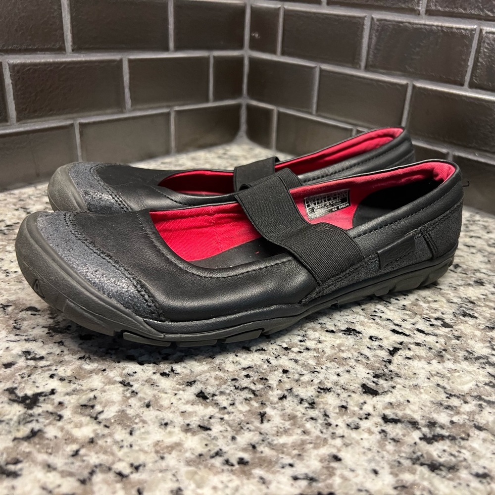 Merrell Women’s black & pink Mary Janes, sz 7.5